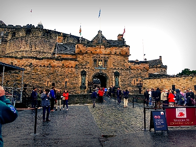 DSC01307  Entrance to Edinburgh Castle